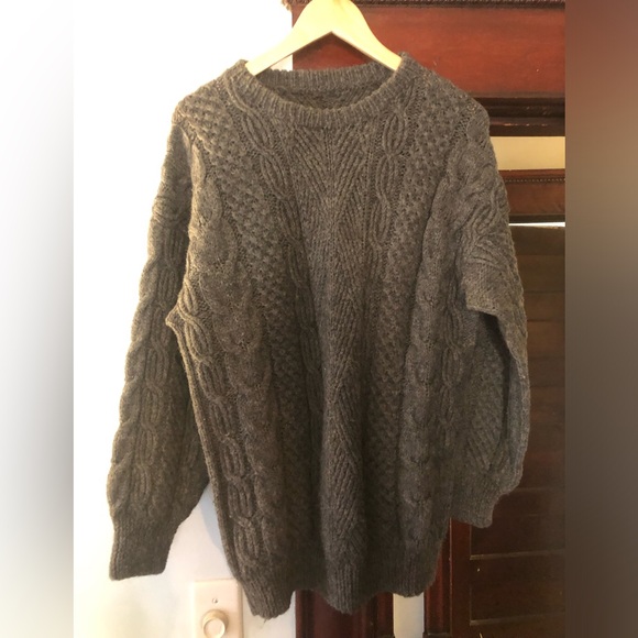 Hand knit wool Men's Gray Cable Knit Sweater